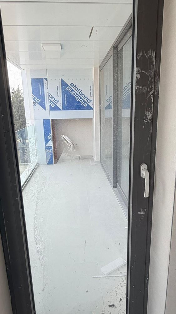 Prostorný 4pokojový apartmán s přímým panoramatickým výhledem na moře v luxusním komplexu na první linii v Ravdě