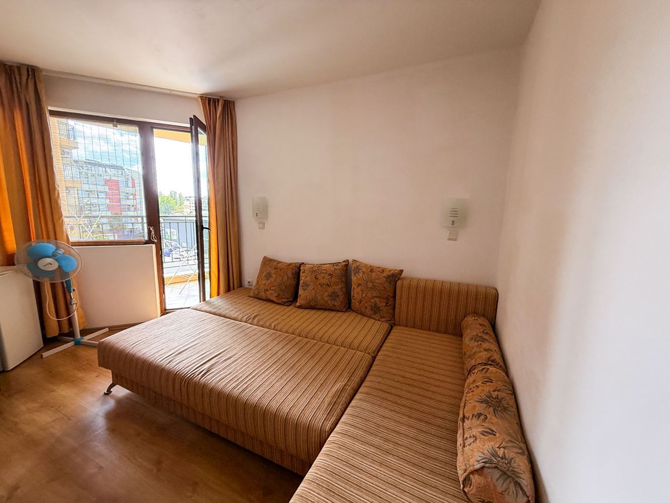 Sluneční pobřeží: útulný apartmán s jednou ložnicí s nízkým poplatkem za údržbu