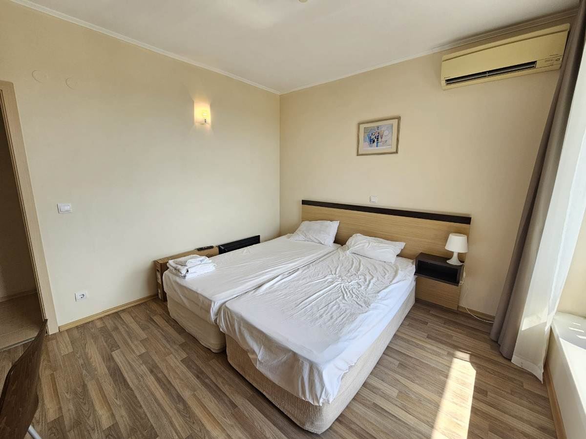 Luxusní apartmán se třemi ložnicemi na první linii u moře v Obzoru – panoramatický výhled na moře a hory