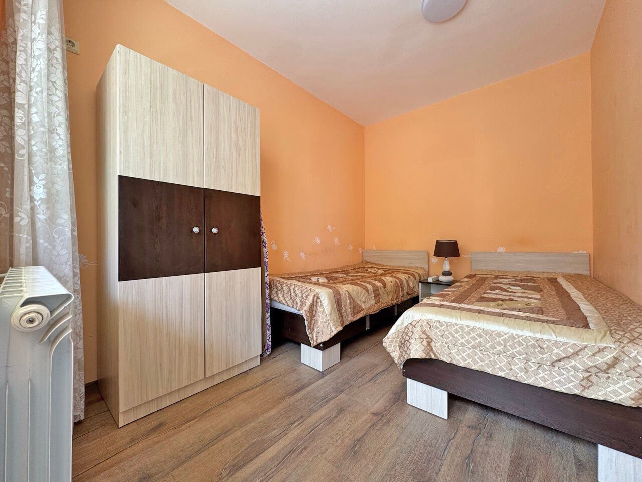 Prostorný apartmán se třemi ložnicemi pro celoroční bydlení ve čtvrti Černo More v Nesebaru