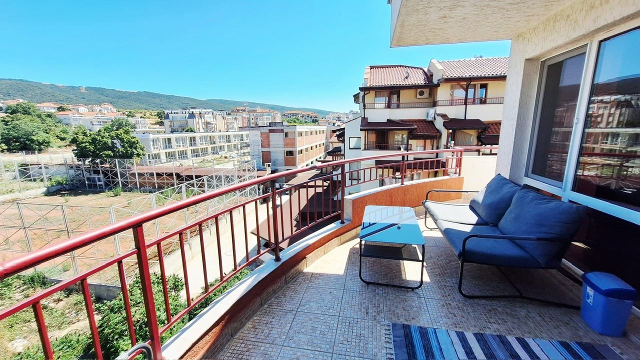Jen pár kroků od moře – útulný apartmán se dvěma ložnicemi na začátku Svatého Vlasu