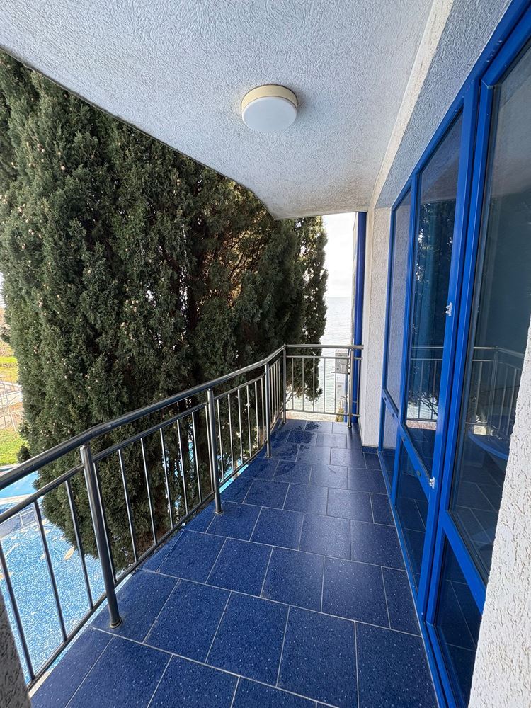 Prostorný dvoupokojový apartmán na první linii moře v Pomorie