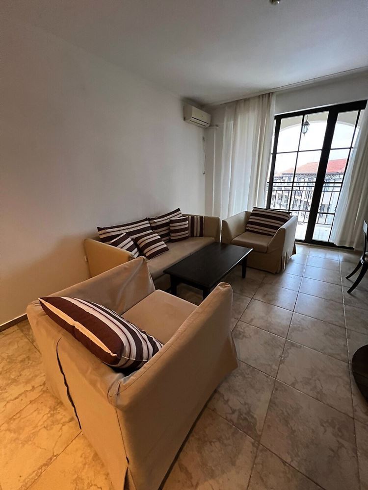 Jedinečný apartmán se dvěma ložnicemi, panoramatickým výhledem na moře a bazén, v první linii u moře v Obzoru