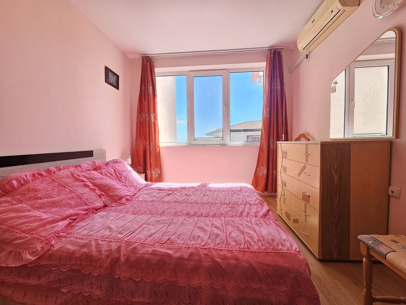 Dvoupokojový apartmán s výhledem na moře v prvotřídním přímořském komplexu – letovisko Elenite