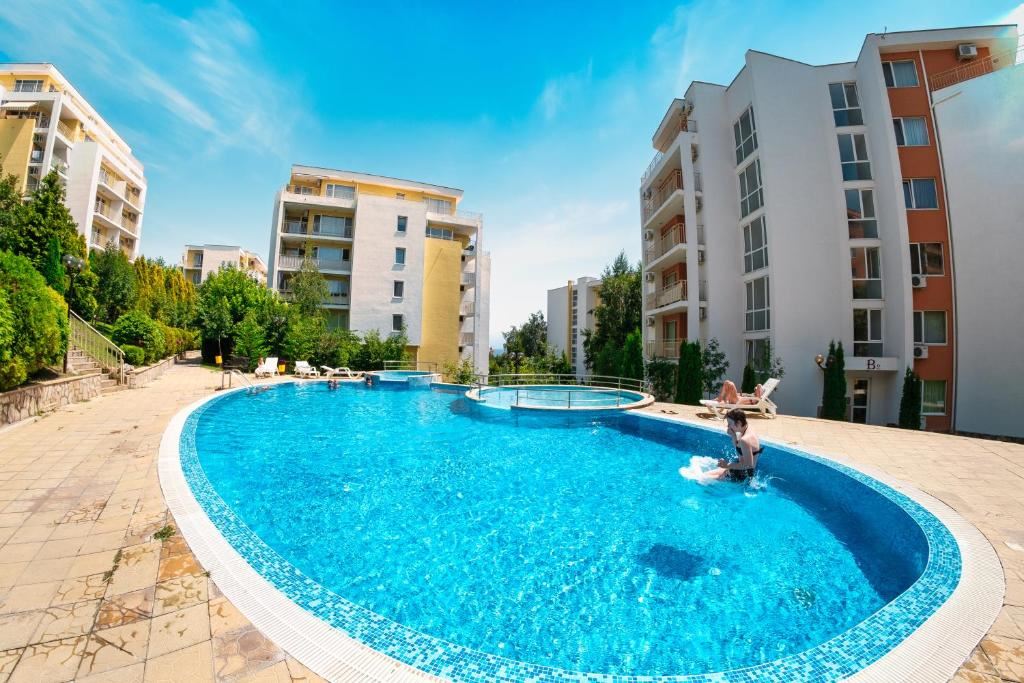 Byt s jednou ložnicí a panoramatickým výhledem na moře v luxusním komplexu s mnoha službami