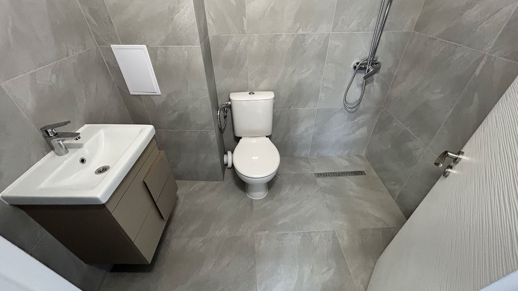 Elegantní byt se dvěma ložnicemi a panoramatickým výhledem na moře v první linii u moře na Slunečném pobřeží