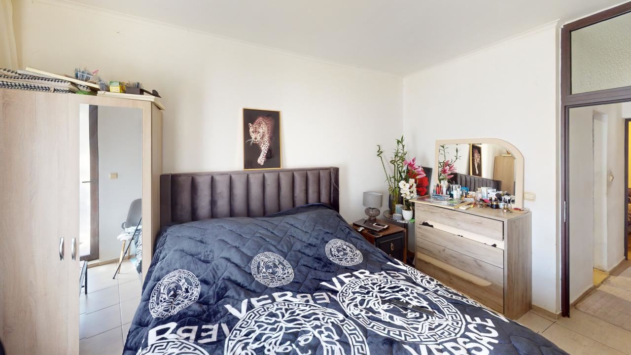 Krásný apartmán se dvěma ložnicemi a terasou ve Slunečném pobřeží