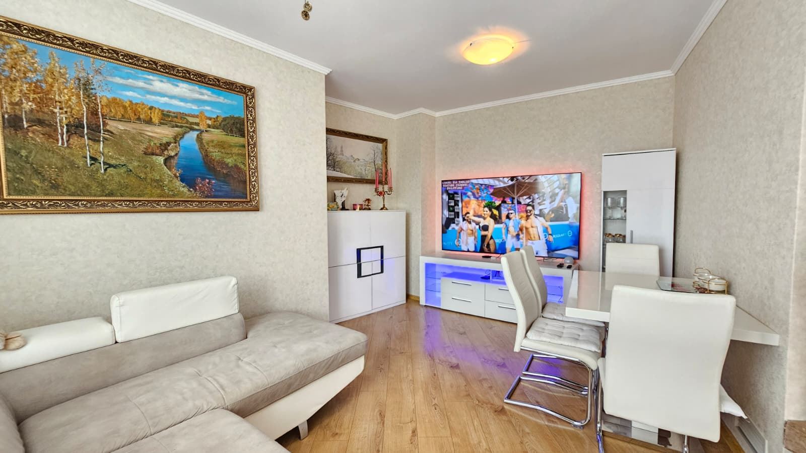 Prostorný penthouse s panoramatickou terasou a saunou v moderním rezidenčním komplexu v Slunečné pobřeží
