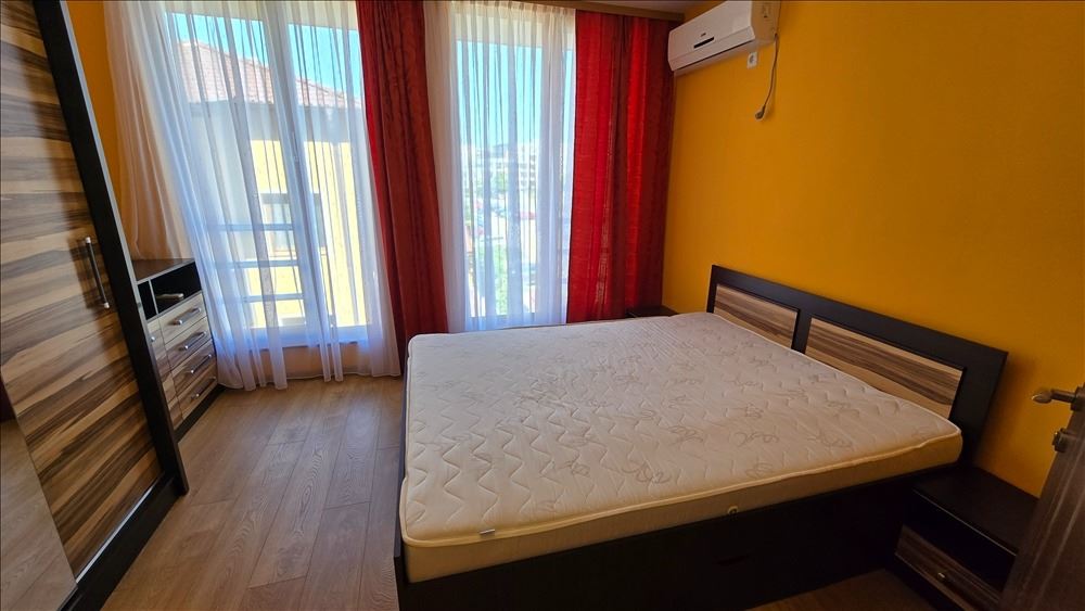 Byt s jednou ložnicí bez poplatku za údržbu v Sarafovu – po osvěžení