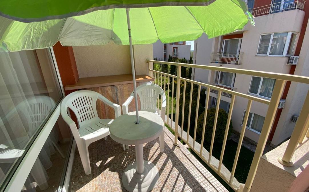 Prostorný apartmán s jednou ložnicí v moderním komplexu na Slunečném pobřeží – komfort, zeleň a vybavení pro obyvatele