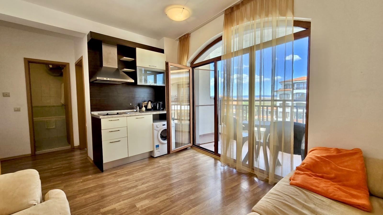 Atraktivní apartmán s jednou ložnicí a výhledem na bazén v Aheloy