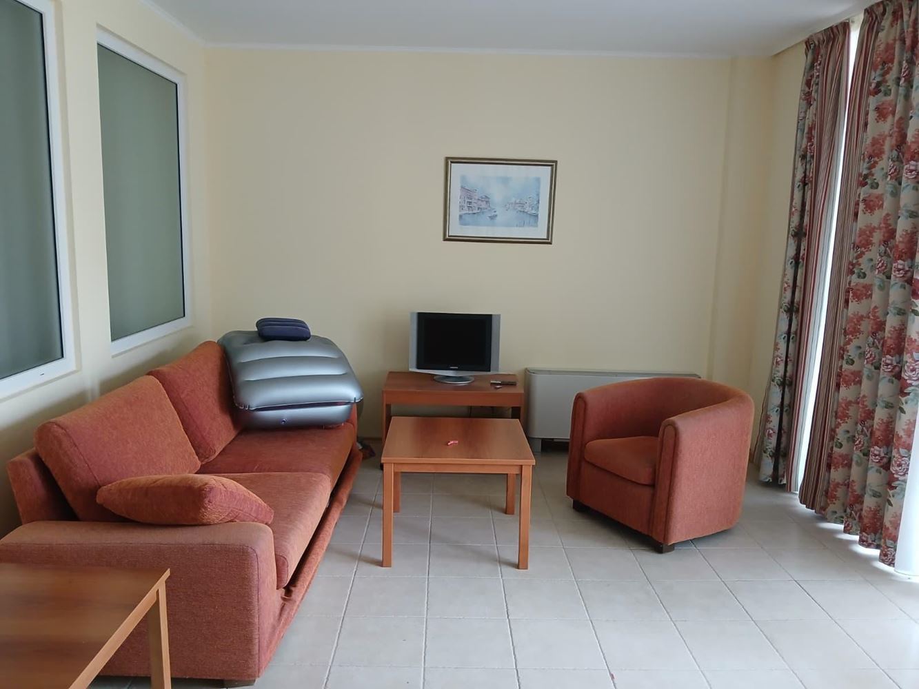 Atraktivní apartmán s jednou ložnicí přímo u moře v Pomorie – pohodlí, bazény a wellness