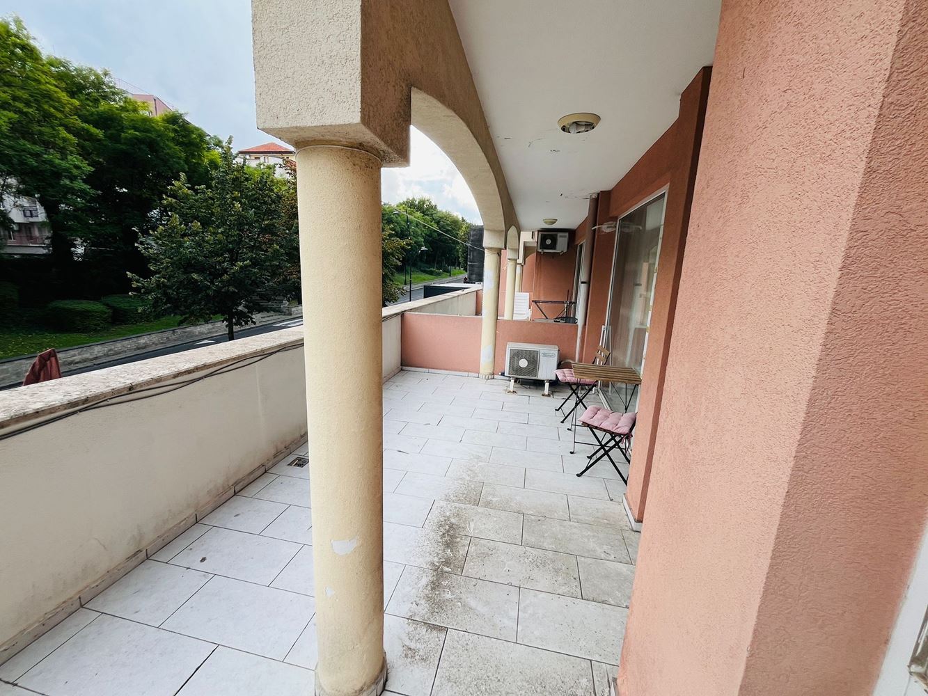 Skvělý apartmán s jednou ložnicí v srdci Nesebaru s velkou terasou a krásným výhledem