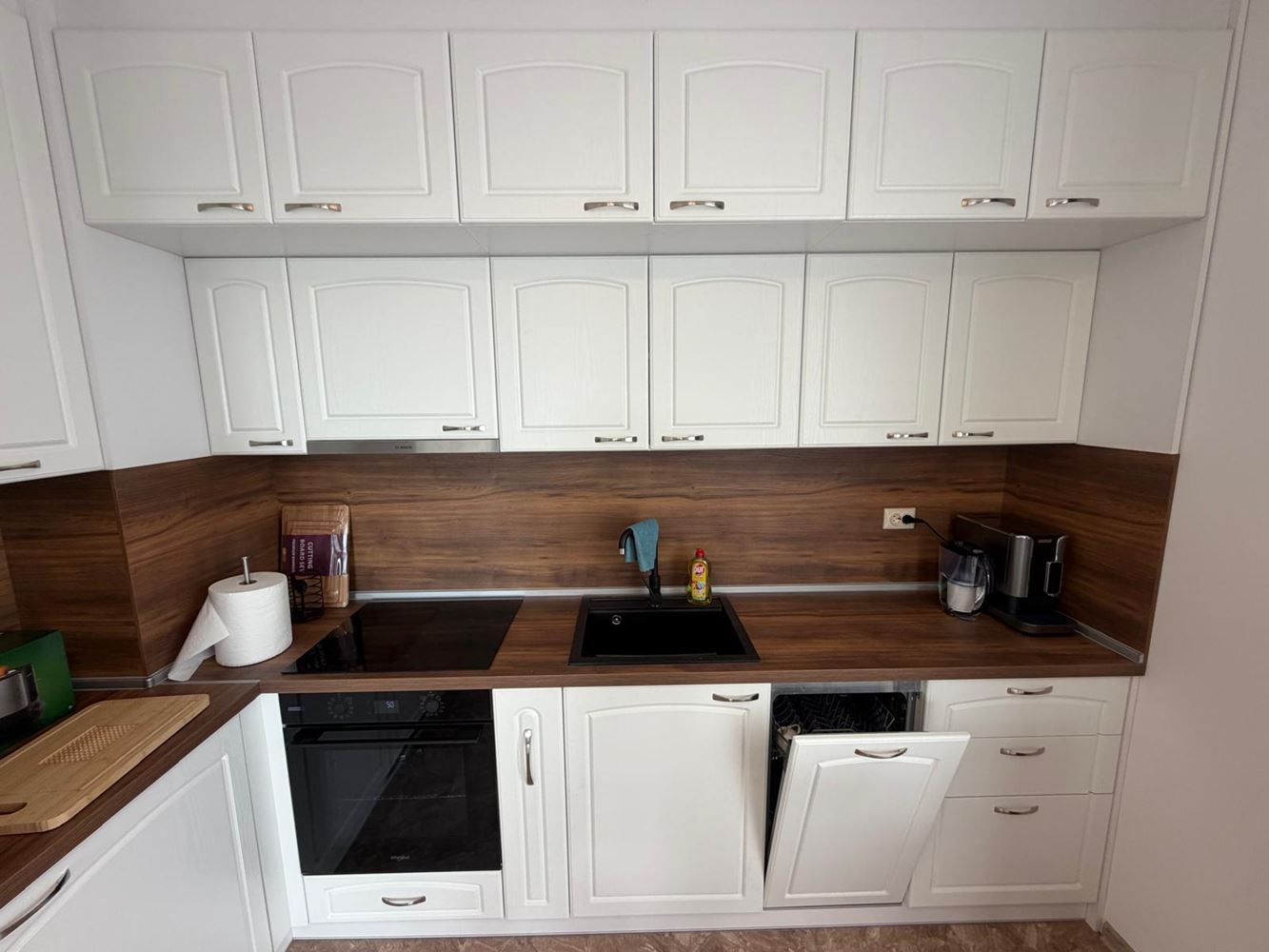 Apartmán se 2 ložnicemi v moderním komplexu s krásným zeleným prostředím v Ravdě