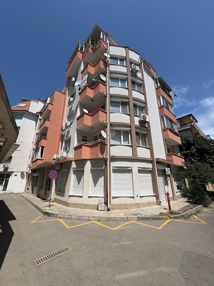 Apartmán s jednou ložnicí ve Starém městě Pomorie – kompletně zařízený, v obytné budově a připravený k nastěhování