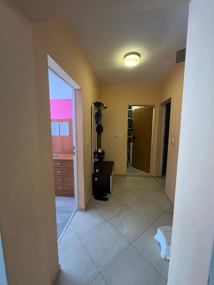 Prostorný apartmán se dvěma ložnicemi, panoramatickou terasou a výhledem na moře v srdci Pomorie