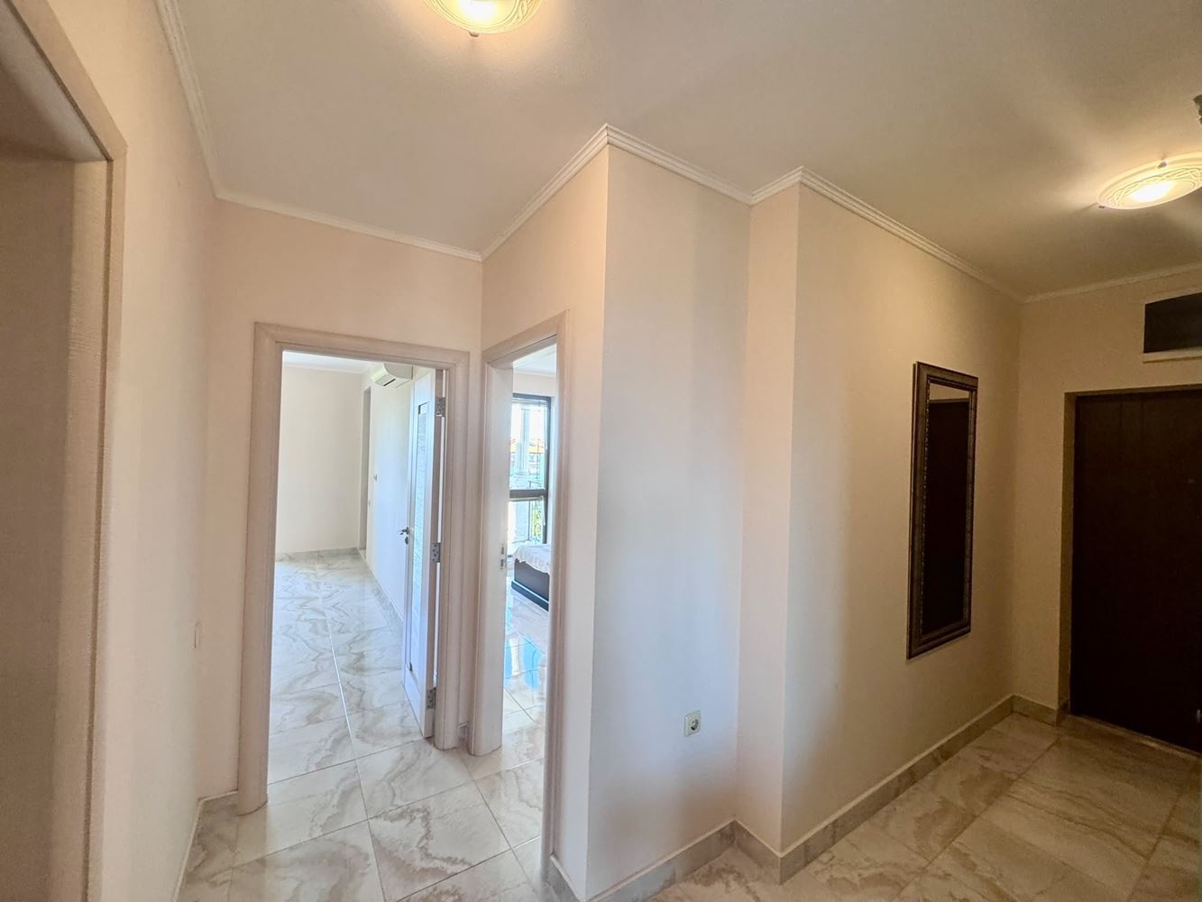 Prostorný třípokojový apartmán s panoramatickým výhledem na moře v prestižním komplexu v Nesebaru – komfort, prostor a působivé výhledy