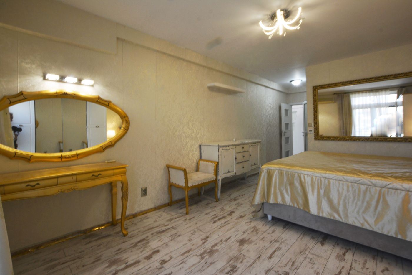 Luxusní třípokojový apartmán s výhledem na moře na první linii v Ravdě – 114 m², dvě terasy a maximální komfort