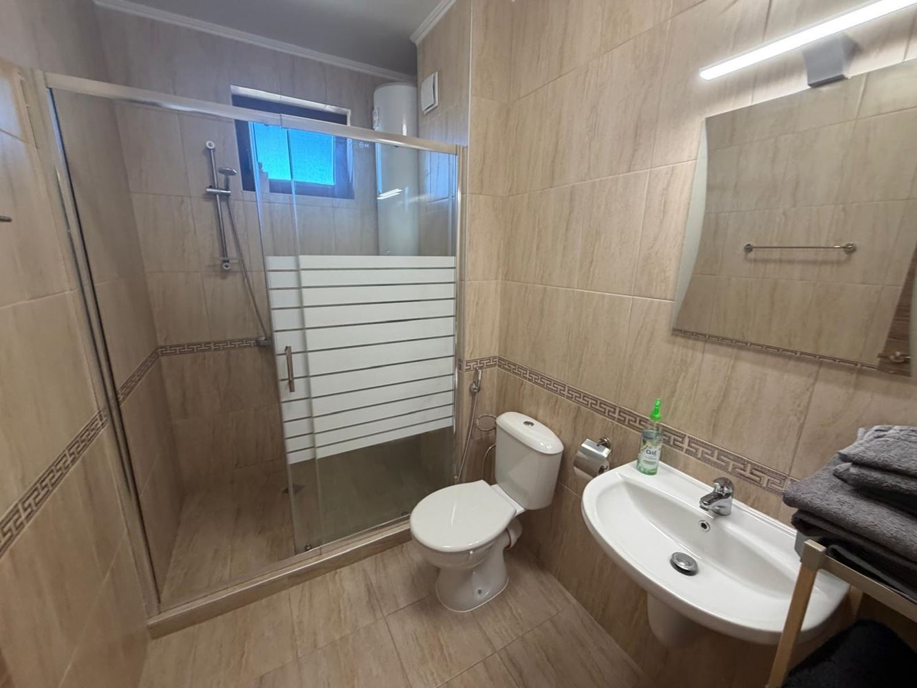 Apartmán s jednou ložnicí a výhledem na moře v novém komplexu v Aheloji – úplný komfort a vynikající infrastruktura