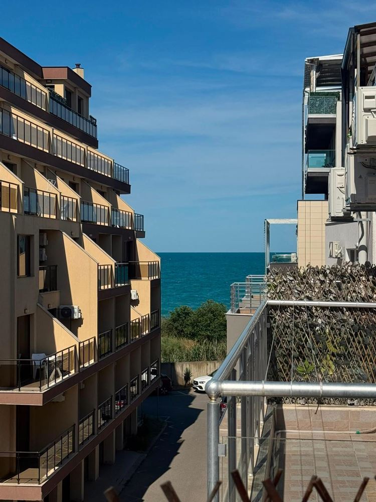 Prostorný apartmán s jednou ložnicí ve Starém městě Pomorie – pouze 50 metrů od pláže s částečným výhledem na moře