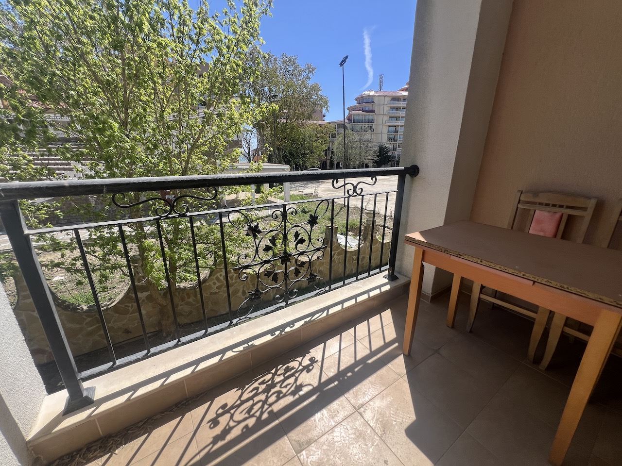 Útulné studio v srdci Elenite – jen pár minut od pláže, v uzavřeném komplexu s bazénem a skvělým zázemím