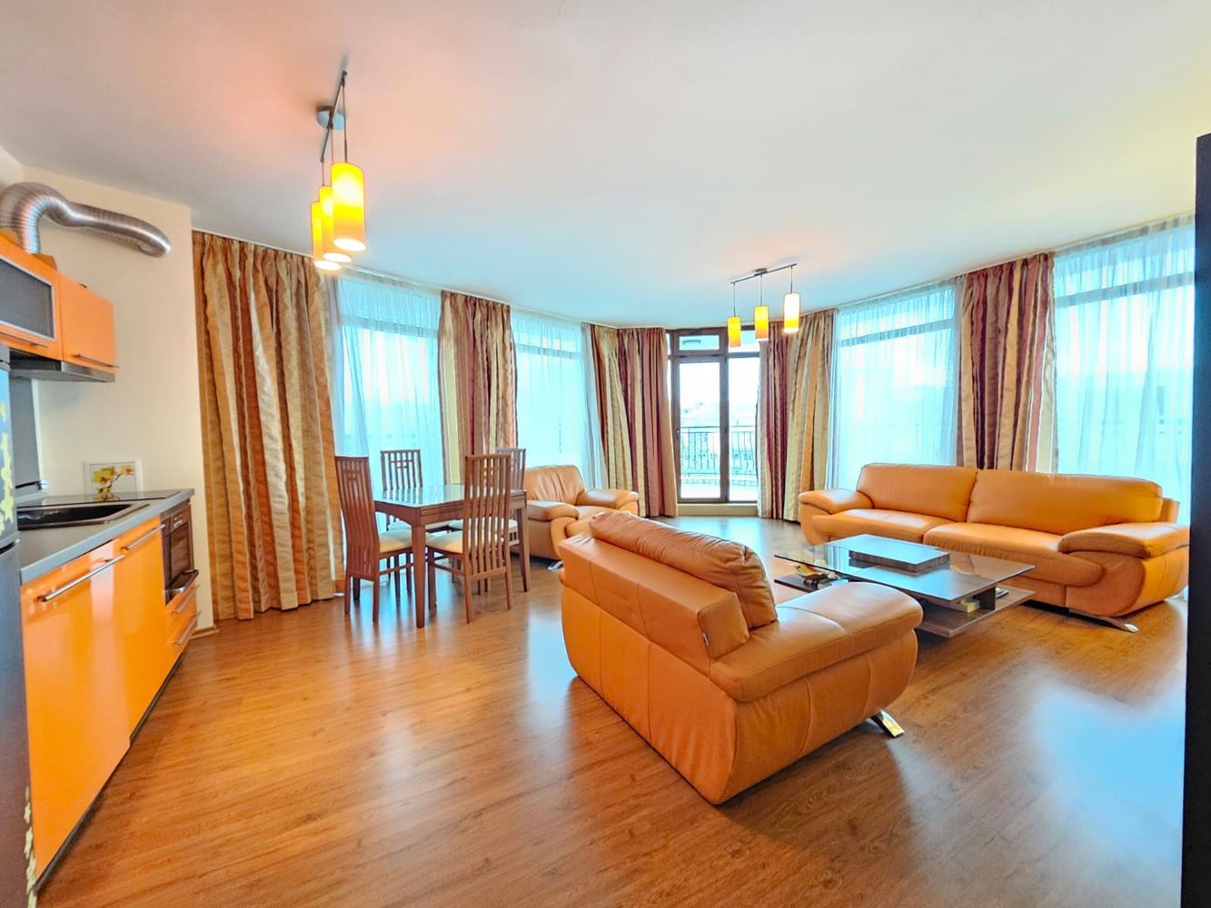 Prostorný apartmán se třemi ložnicemi na první linii moře v Sozopolu s unikátní panoramatickou terasou