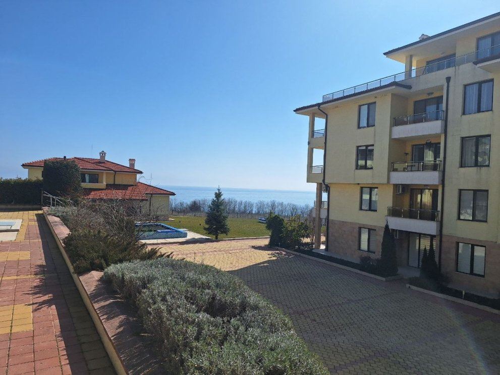 Zařízený apartmán s jednou ložnicí na první linii u moře s výhledem na moře v Byale