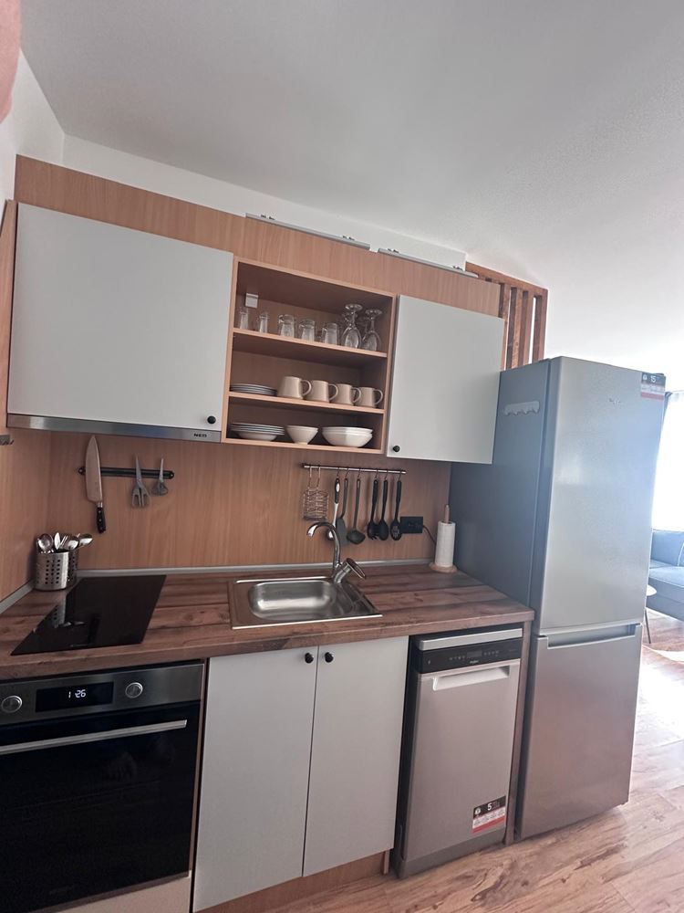 Prostorné moderně zařízené studio s oddělenou ložnicí v komplexu v Aheloy – připravené k nastěhování