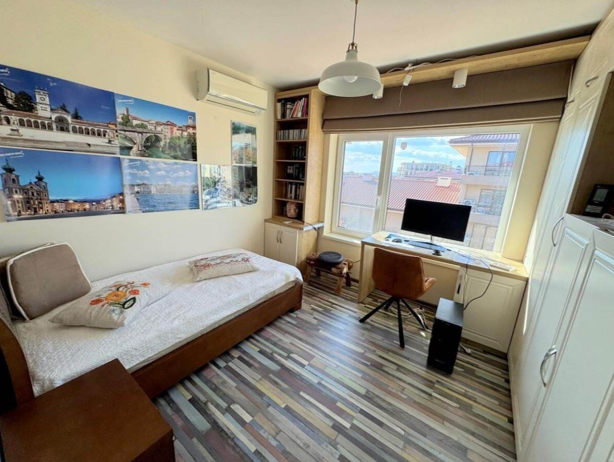 Apartmán se dvěma ložnicemi v prestižním uzavřeném komplexu ve Svatém Vlasu – první linie komfortu a přírody