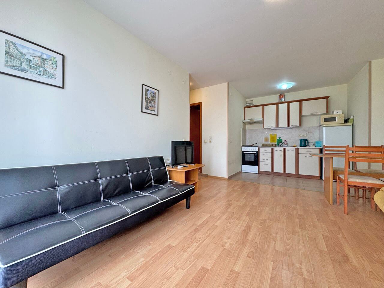 Prostorný byt s jednou ložnicí s výhledem na bazén v Slunečném Břehu