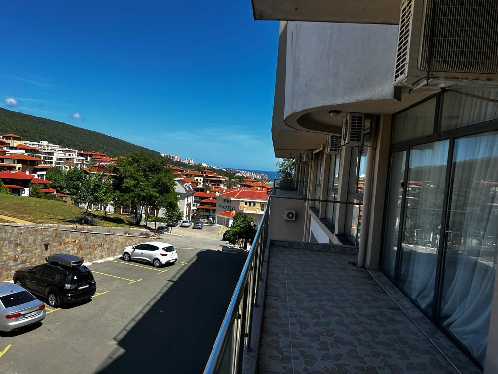 Útulný dvoupokojový byt s panoramatickým výhledem na moře a hory ve Sveti Vlas