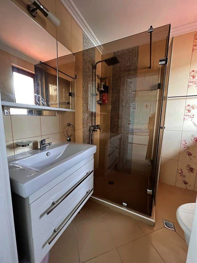 Komfortní mezonetový apartmán se dvěma ložnicemi a panoramatickým výhledem na moře ve Sveti Vlas – nemovitost v prestižní lokalitě s působivým výhledem