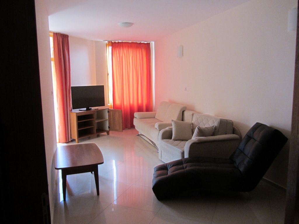 První linie k pláži Butamyata! Zařízený apartmán s jednou ložnicí a částečným výhledem na moře v Sinemorec