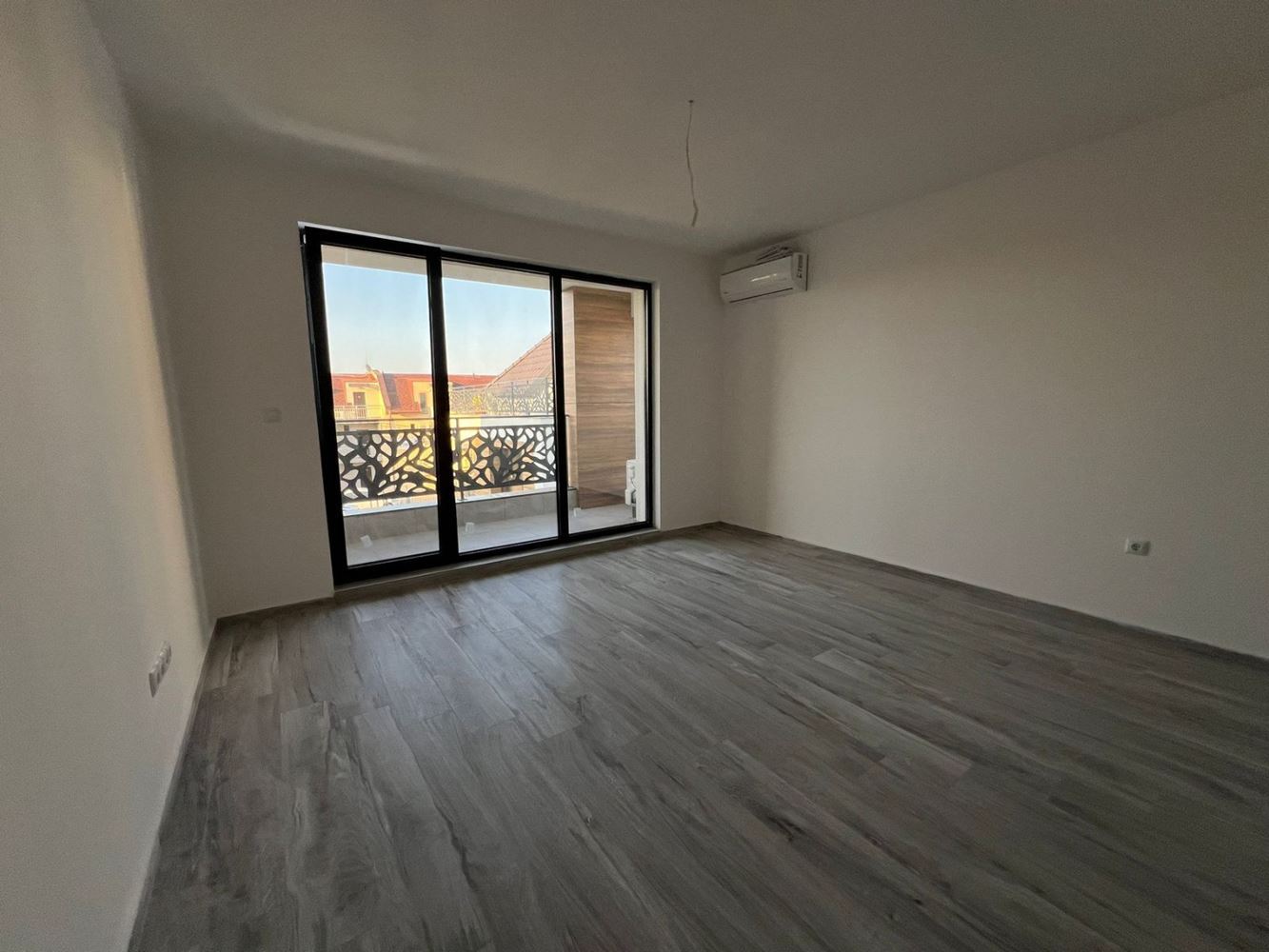 Luxusní apartmán s jednou ložnicí 50 metrů od pláže v Sozopolu – bez poplatku za údržbu
