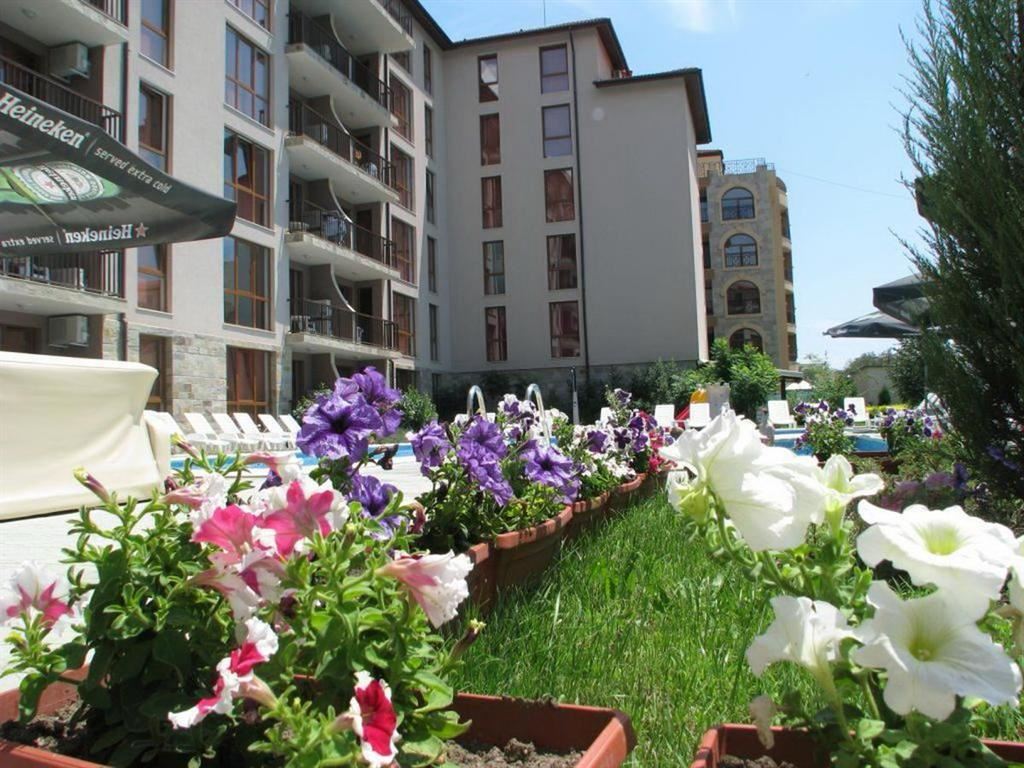 Apartmán v komplexu v Sunny Beach s bazénem, restaurací a nízkým poplatkem za údržbu