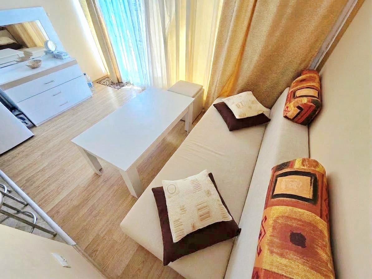Panoramatický výhled na moře v první linii – zařízený byt s jednou ložnicí ve Sveti Vlas