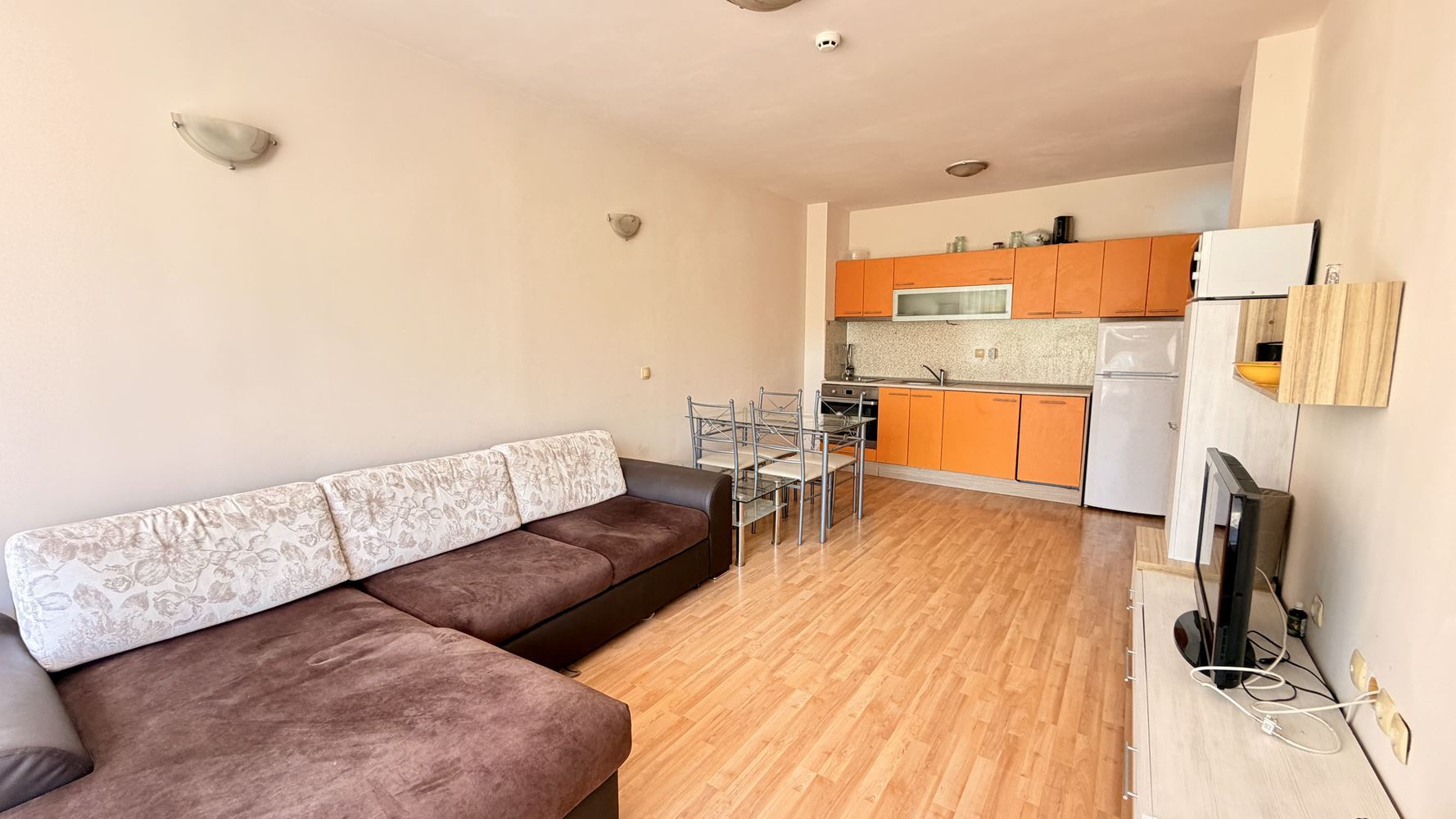 Slunečné pobřeží: apartmán s jednou ložnicí 300 metrů od pláže – komfort, kvalita a skvělá investice