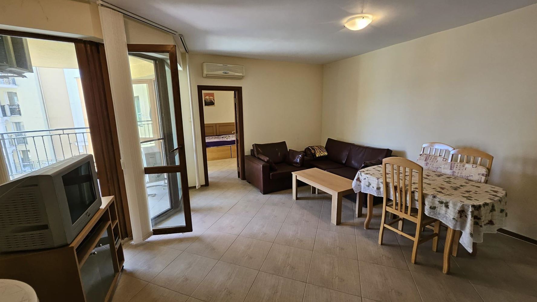Apartmán se dvěma ložnicemi s vynikající plochou a nízkým poplatkem za údržbu ve Slunečném pobřeží