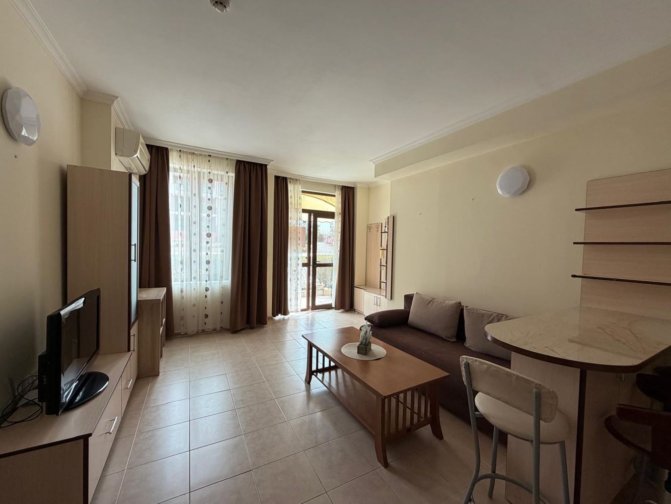 Prostorný apartmán 300 metrů od pláže ve Sveti Vlas – vynikající investice s možností rozdělení na dvě bytové jednotky