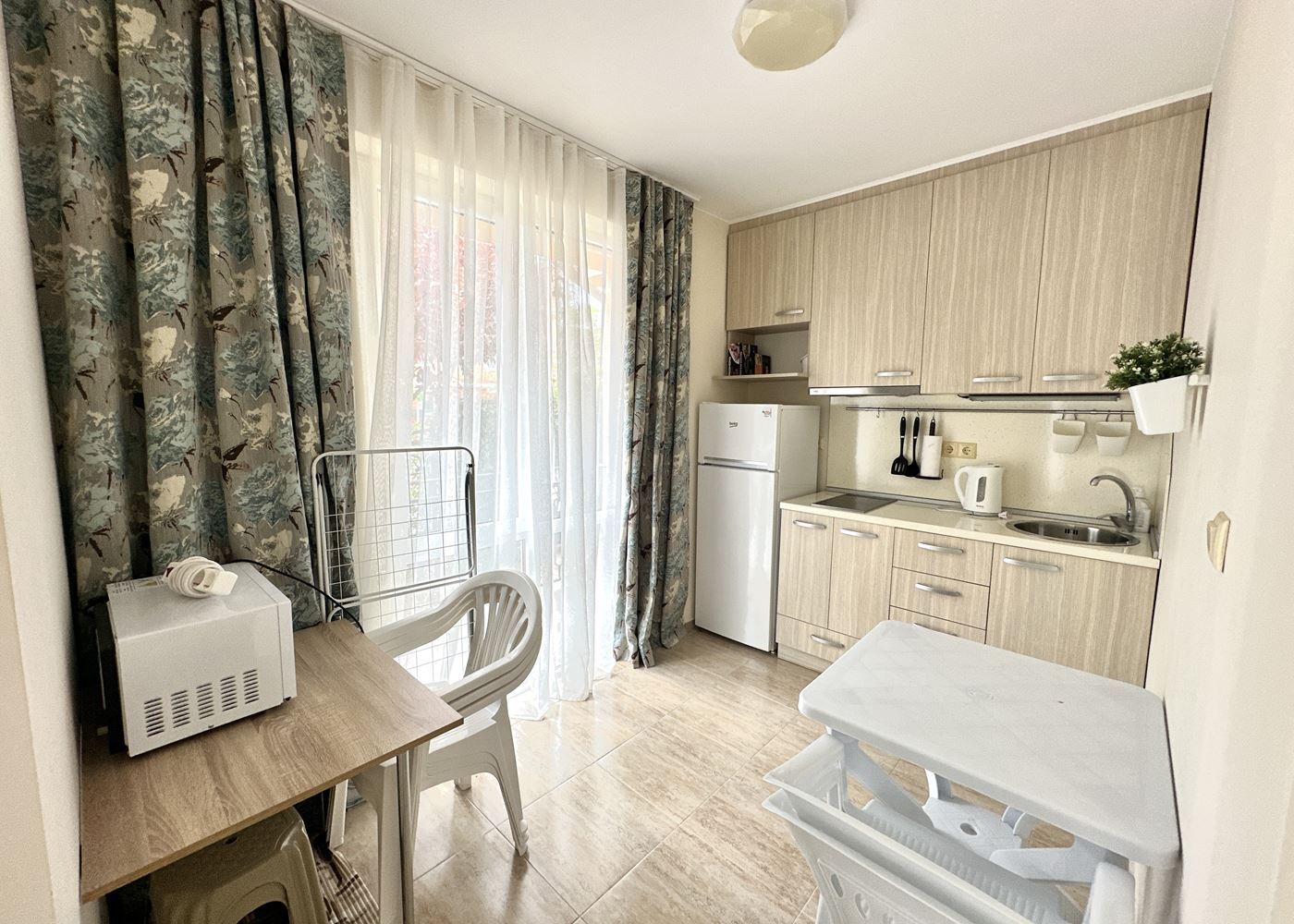 Prostorné studio v prestižním uzavřeném komplexu v Ravdě – vynikající volba pro bydlení, odpočinek nebo investici