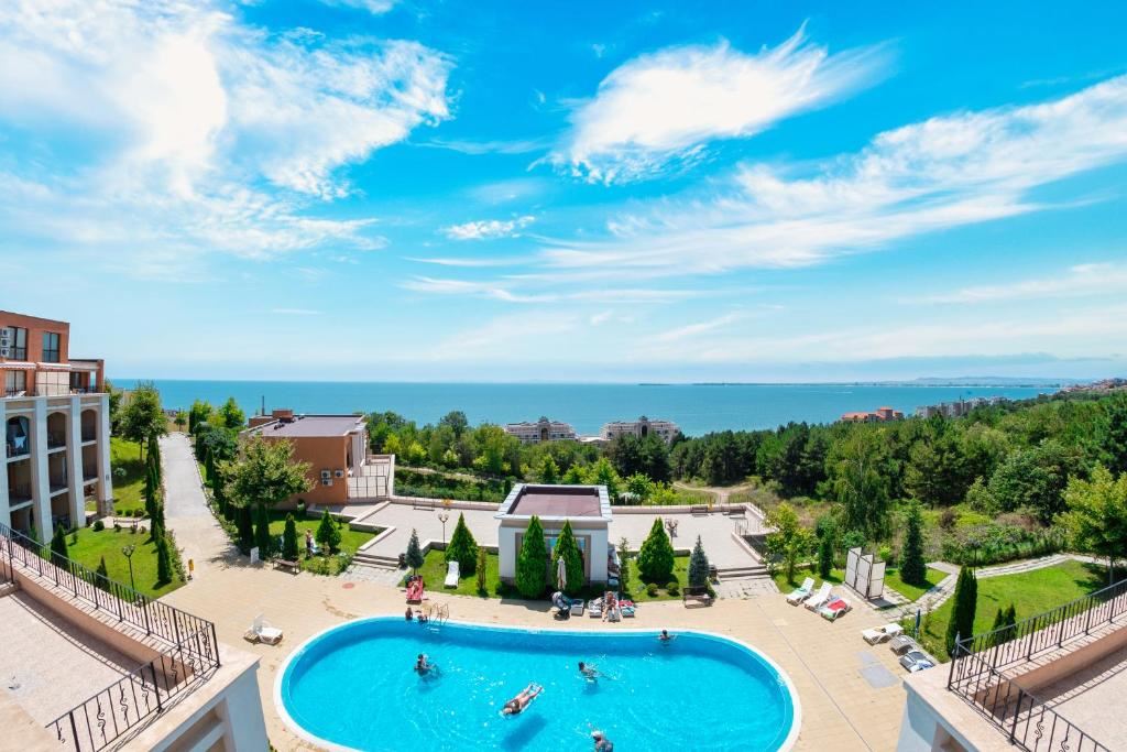 Útulný apartmán ve Sveti Vlas v přízemí – moře, hory a luxusní komplex