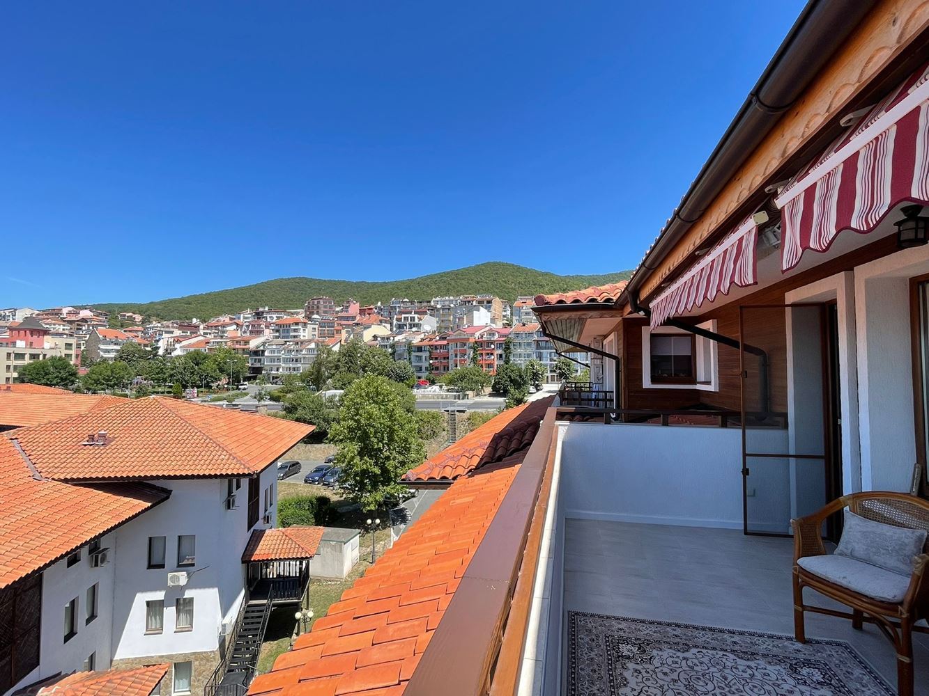 Panoramatický apartmán se třemi ložnicemi jen pár kroků od moře a jachtařského přístavu ve Sveti Vlas