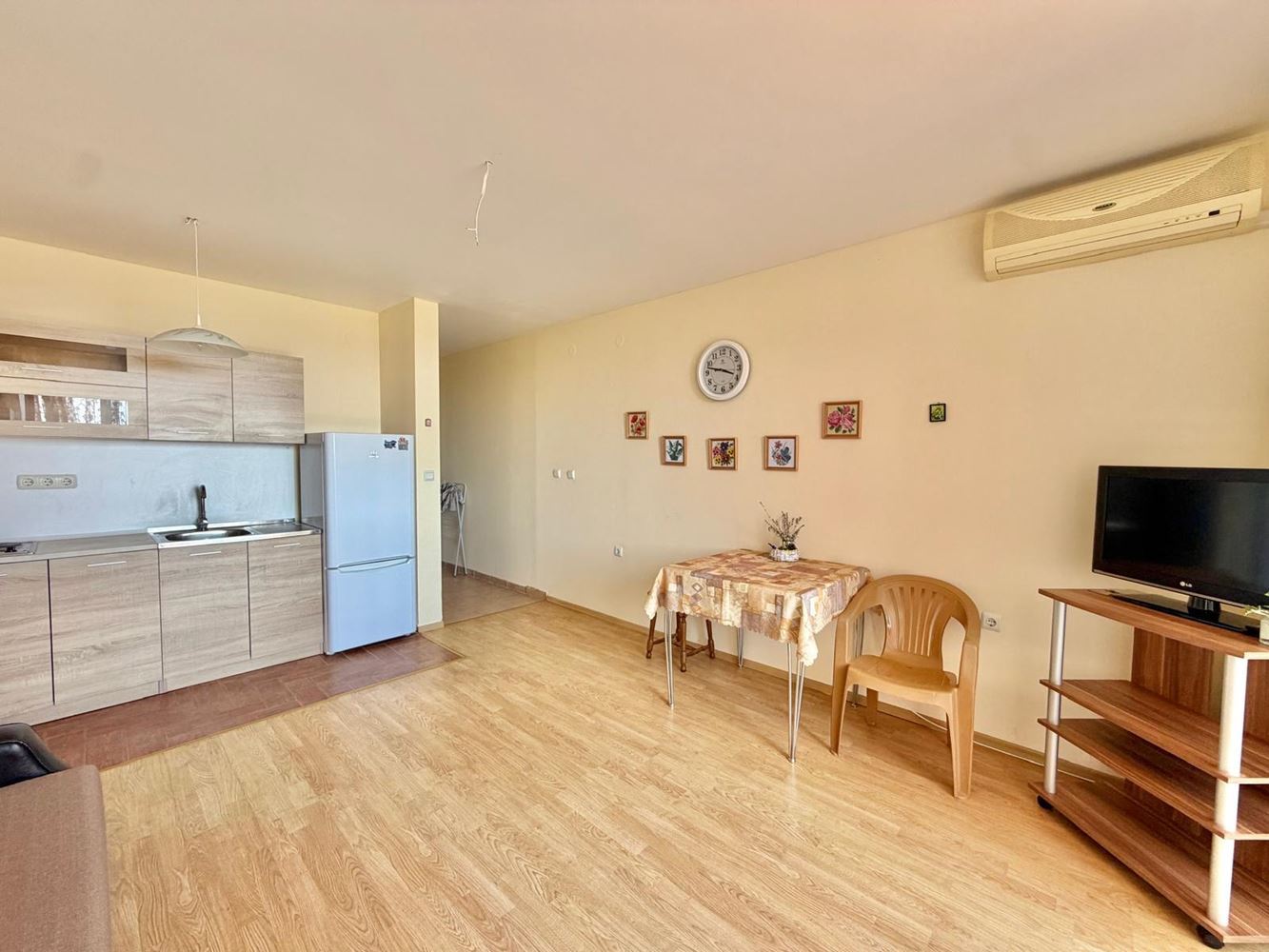 Zařízené studio s panoramatickým výhledem na moře v Ravdě, pouhých 50 metrů od moře