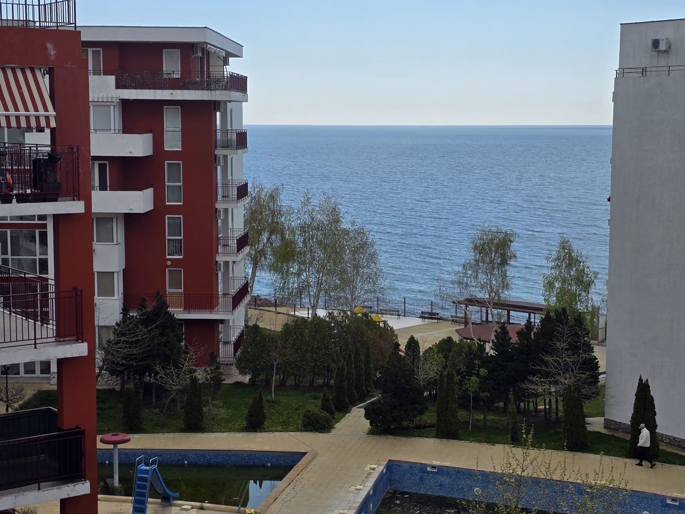 Nádherný apartmán s jednou ložnicí ve Sveti Vlas s výhledem na moře – vynikající investice jen pár kroků od pláže