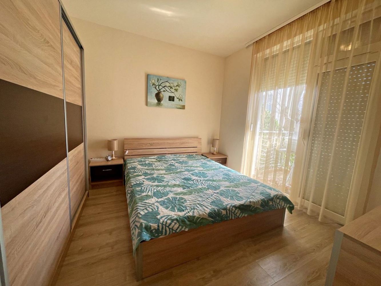 Moderní apartmán se dvěma ložnicemi na Slunečném pobřeží – komfort, lokalita a skvělá infrastruktura