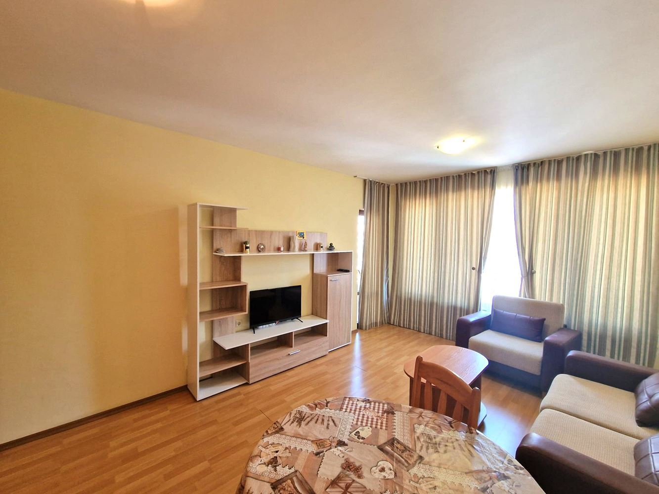 Světlý apartmán s jednou ložnicí v Nesebaru – bez poplatku za údržbu, s Aktem 16 a skvělou lokalitou