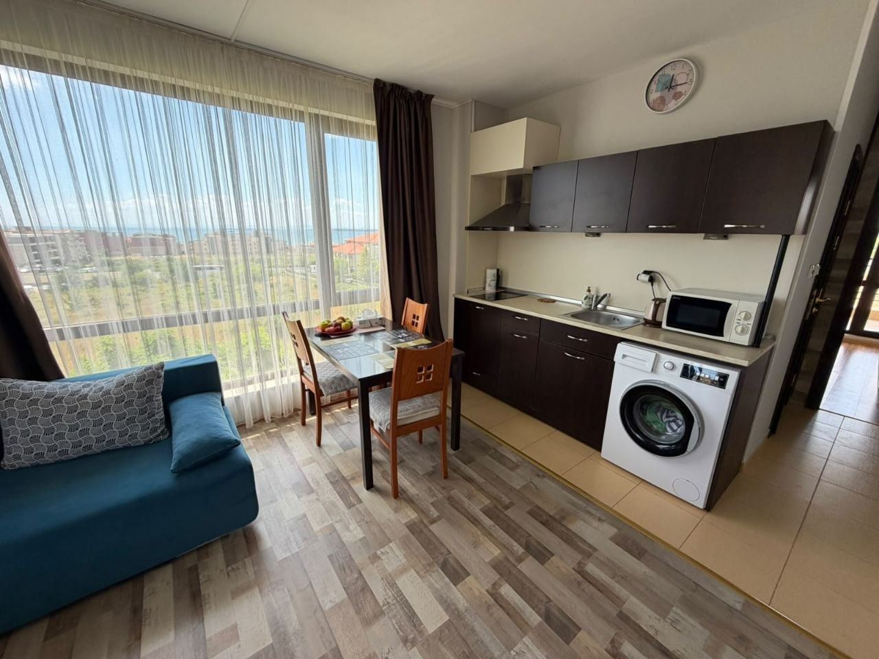 Stylový apartmán s jednou ložnicí a výhledem na moře v prestižním komplexu ve Sveti Vlas – ideální pro odpočinek a investici