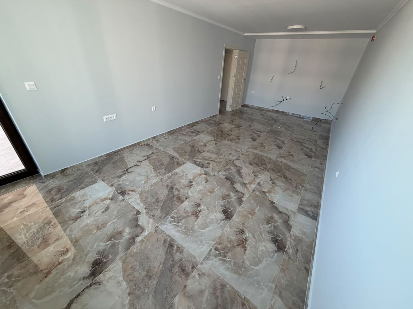 Nový 2pokojový apartmán s výhledem na bazén a moře v luxusním komplexu na první linii v Nesebaru