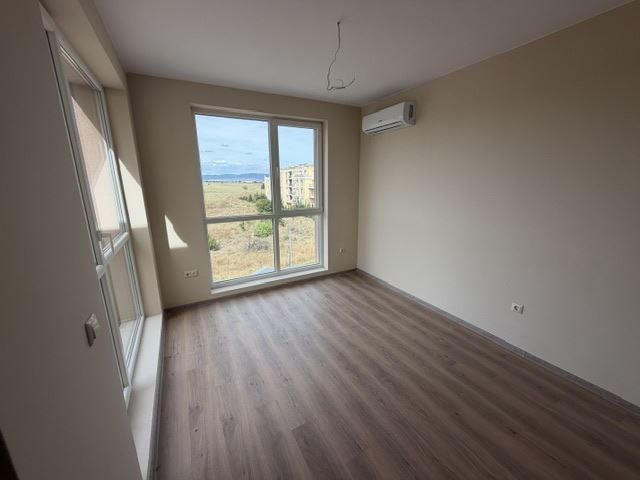 Nový apartmán s jednou ložnicí a prostorným balkonem v moderním komplexu v Ravdě