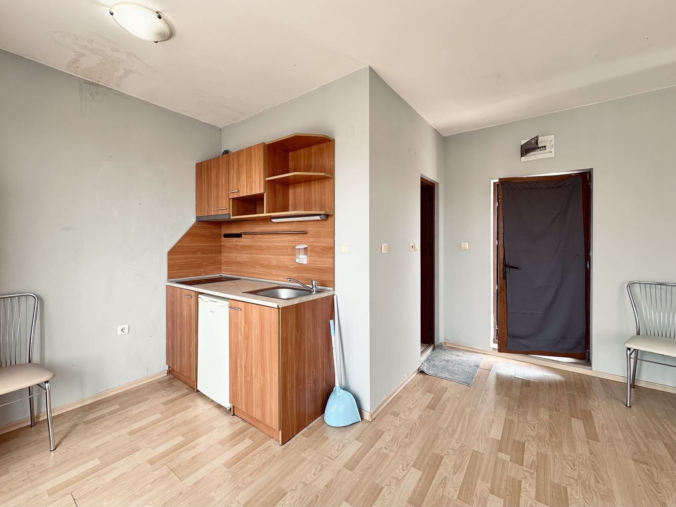  Prostorné studio s působivou panoramatickou terasou na Slunečním pobřeží